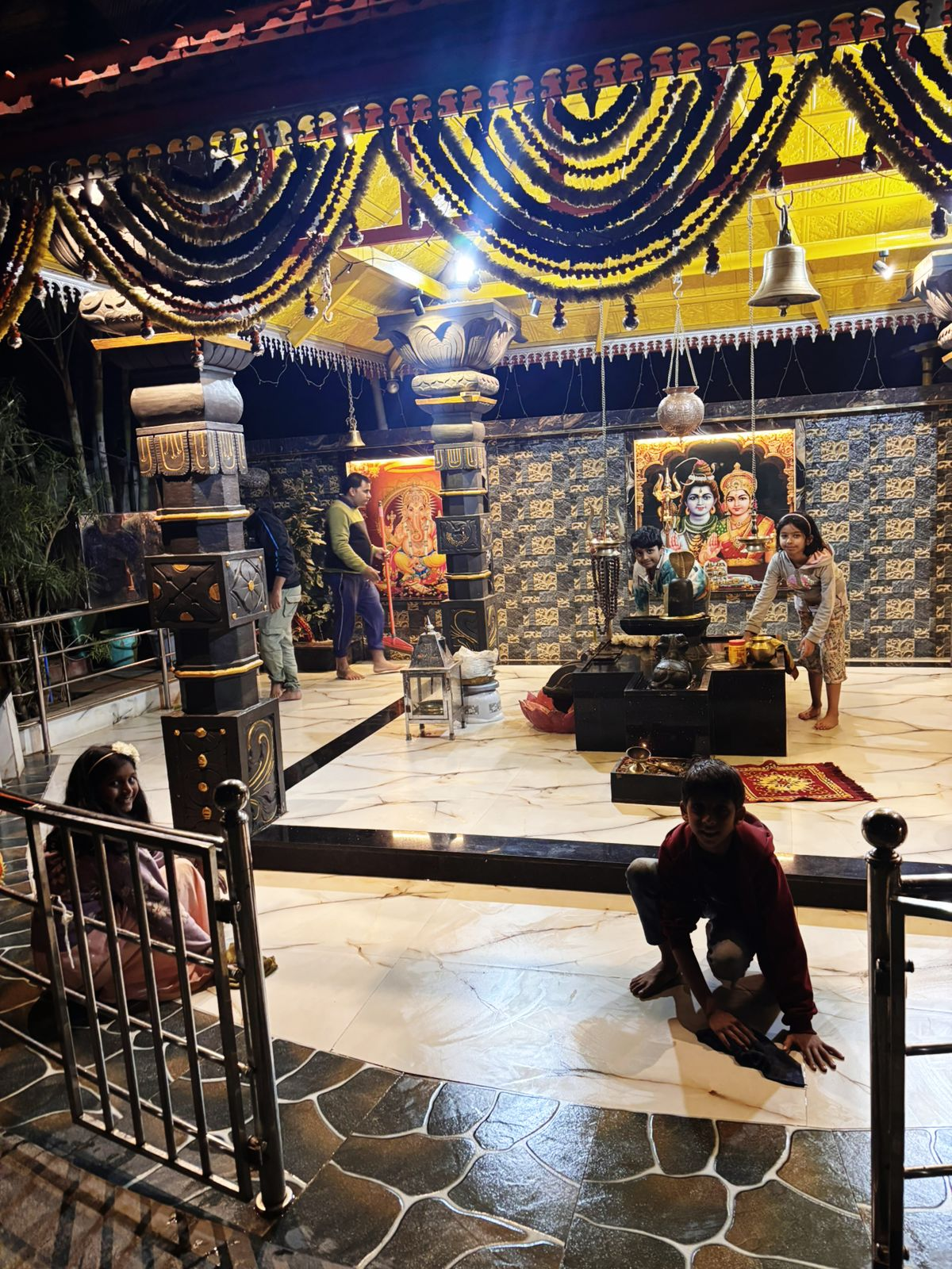 Evening Darshan